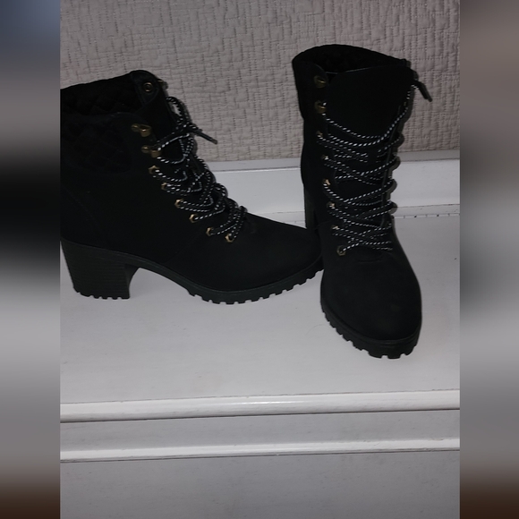 Shoes - Cute lace heel combat boot